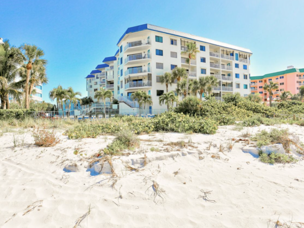 Gulf View Vacation Rentals Indian Shores 3-Bedroom Penthouse with Pool